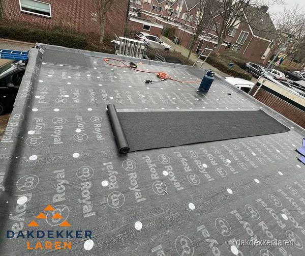 Dakrenovatie plat dak met bitumen dakbedekking in Laren Dakrenovatie plat dak met bitumen dakbedekking in Laren
